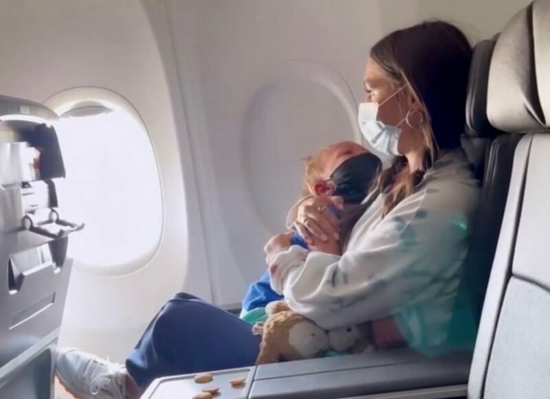 Mother and Toddler Kicked Off Plane for Not Wearing Mask During Asthma Attack (VIDEO)