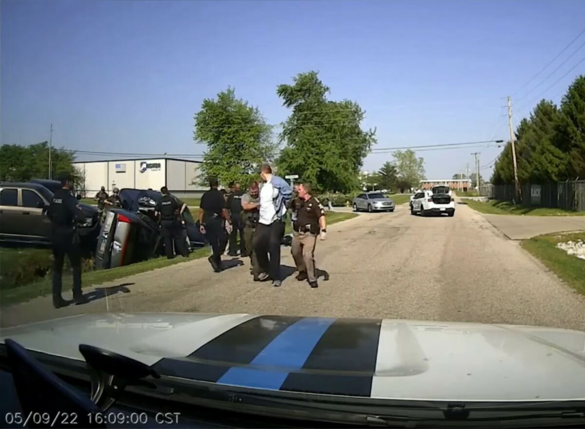 Video Shows Police Capturing Escaped Inmate & Correctional Officer ...