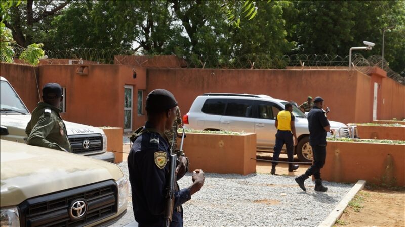 France shuts down embassy in Niger