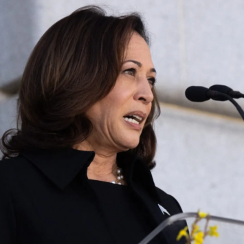 Kamala Harris Unwittingly Claps Along To Song Protesting Her Visit